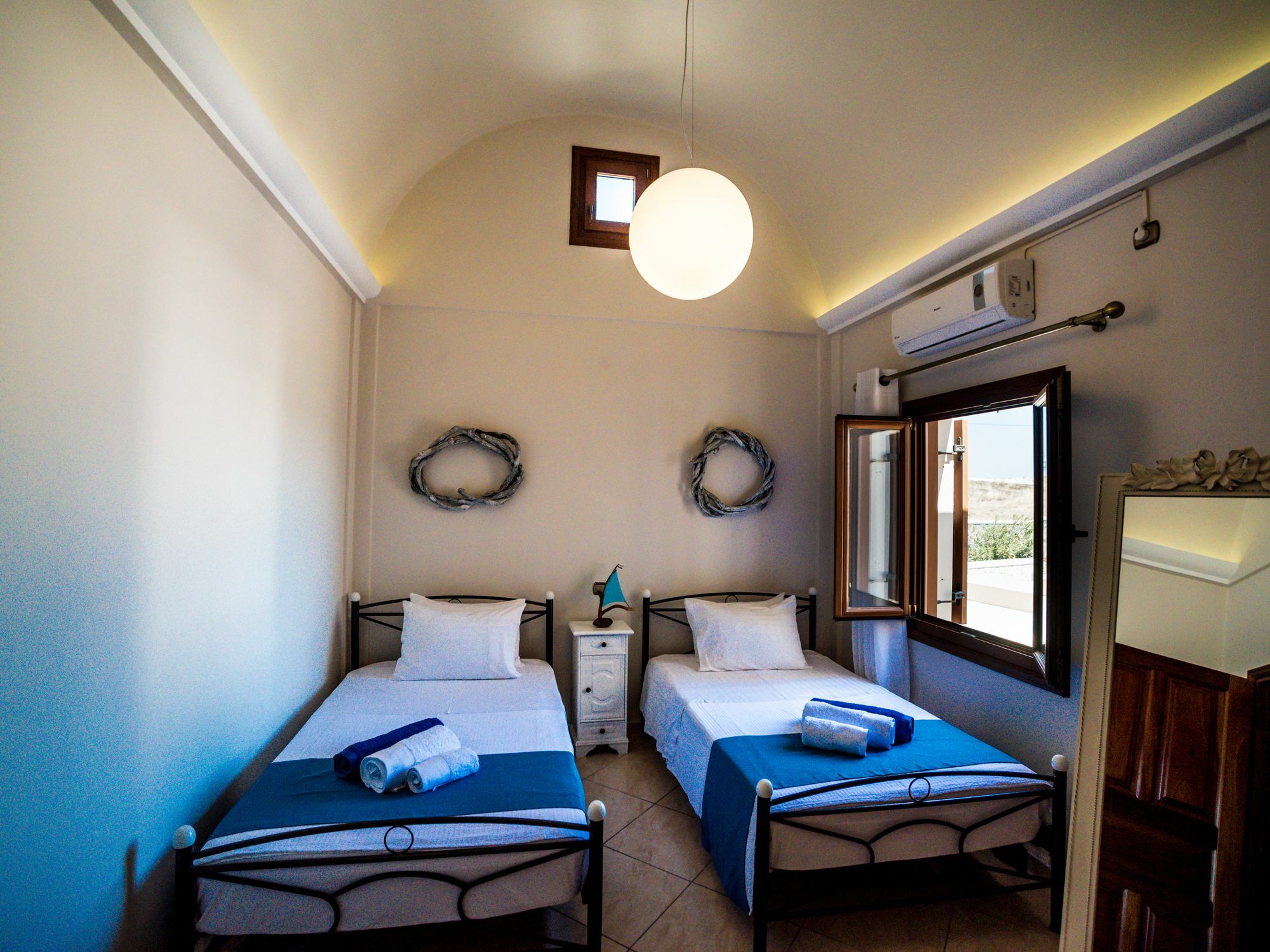 Vineyard Exclusive Suites Акротири Экстерьер фото
